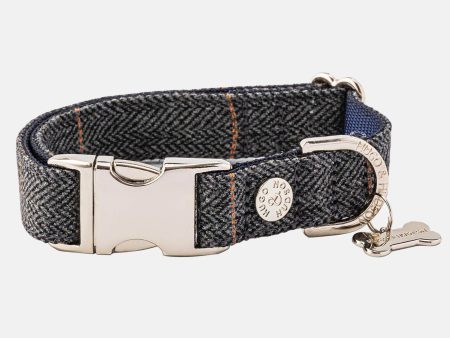 Hugo & Hudson Grey Checked Herringbone Collar For Sale